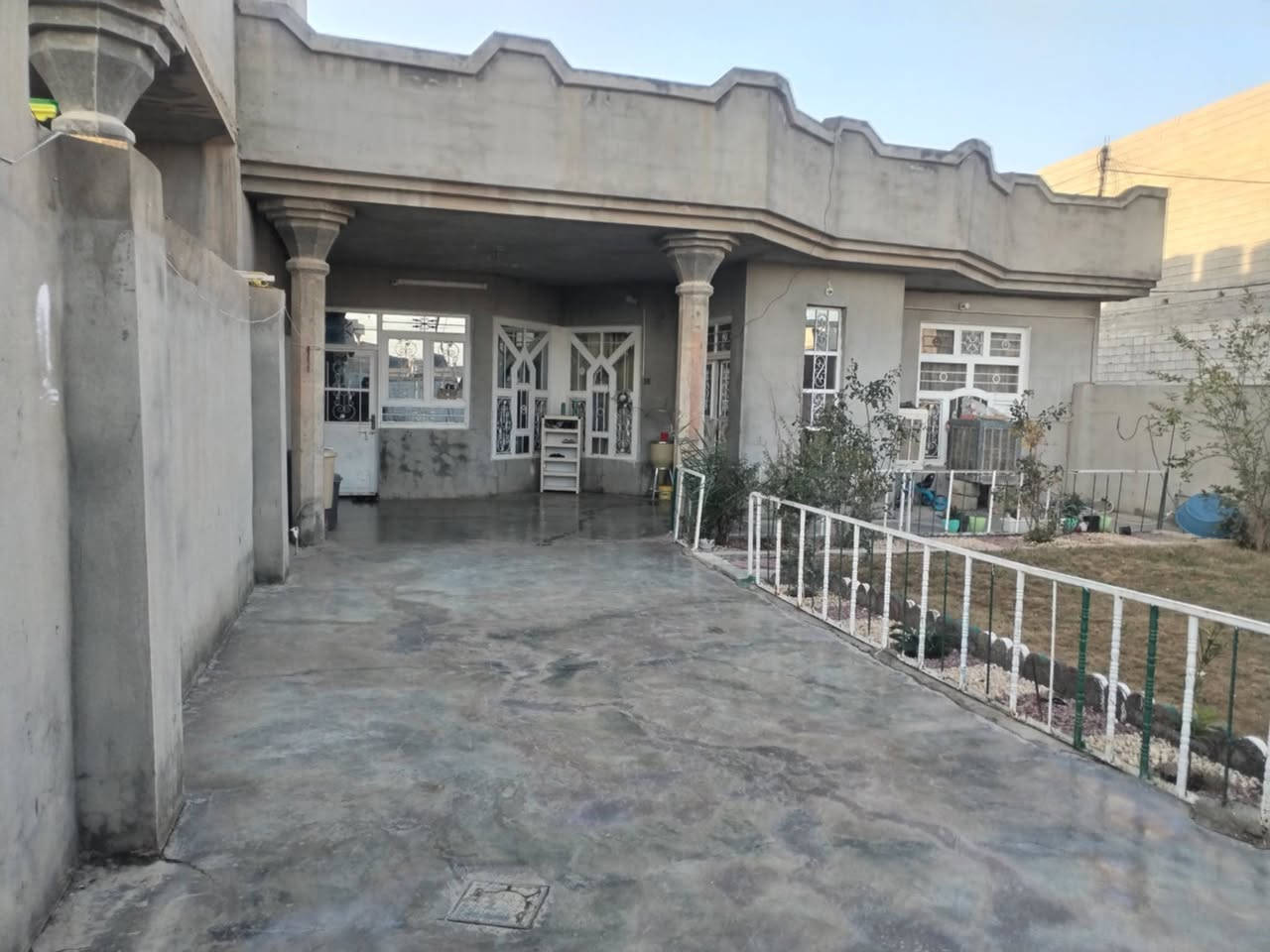 التفاصيل
بيت للبيع مساحة ٣٥٠ متر

غرفتين وربعة ومطبخ وحمام وحوش خلفي وصحيات وغرفة بالخلفي

وغرفة طابق ثاني

الموقع ملحق حي النداء قريب على المستشفى الاهلي السعر65 الاستفسار ***********
