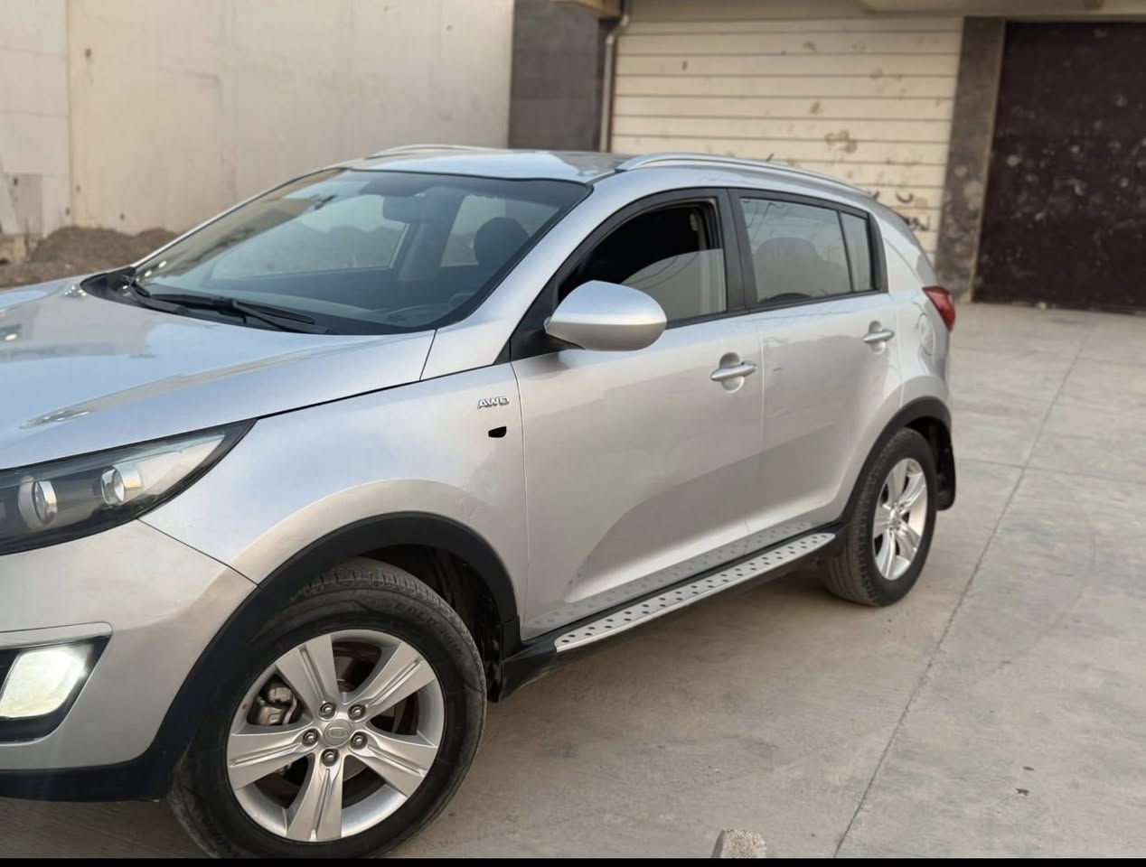 السلام عليكم / كيا سبورتج 2011 خليجي / رقم صلاح الدين مشروع وطني تحويل مباشر / مواصفاتها ويل كب حساسات تحكم ستيرن / بيها صبغ 5 قطع بدون حادث بدون ضربه تكم قماره سليمات / كير مكينه حداديه مضبوطات / السعر 113ورقه بيها مجال / ***********
