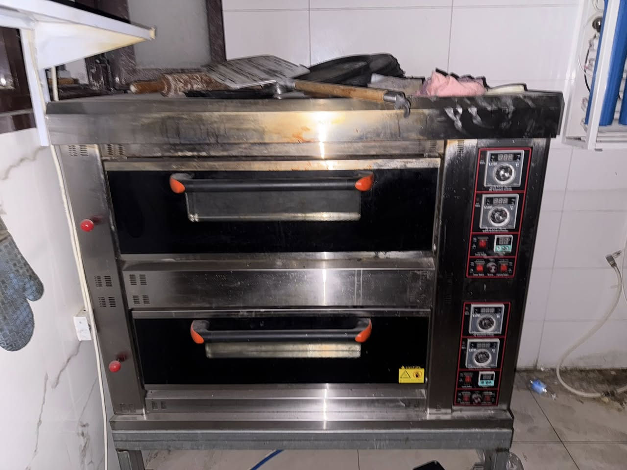 فرن البيع نضيف ويا ١٢صنيه مالته وكرك ويا***********
