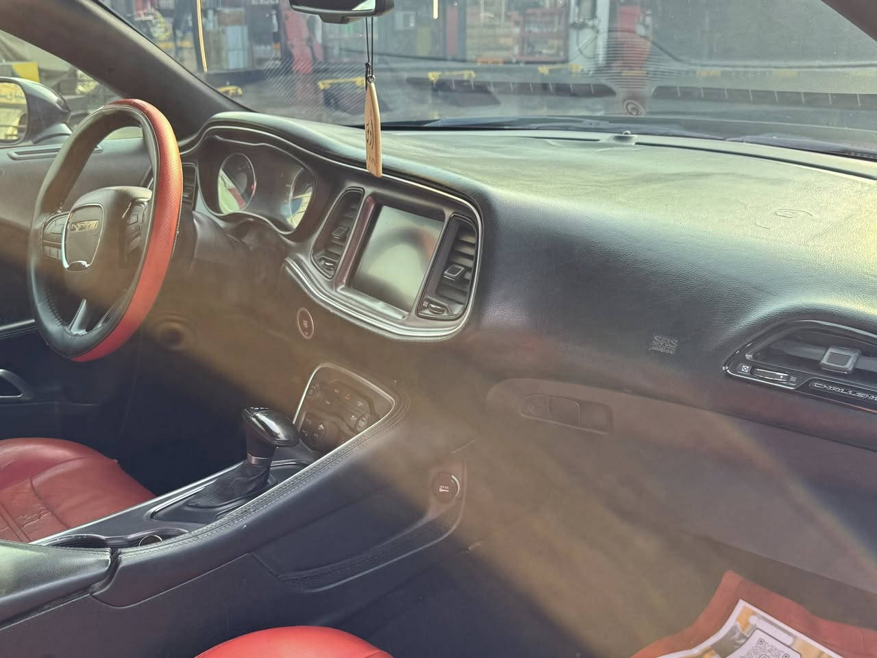 جالنجر للبيع
موديل 2017 
رقم بغداد جديد 
3600 v6 
صبغ حزام 
ضرر امريكة بنيد وجاملغ فقط ايرباك دركة ودشبول 
ماشية 100 الف كيلو وقابل للزيادة 
السعر 138 ورقة وبيها مجال بسيط 
مكان السيارة موصل 
واتساب 
***********
