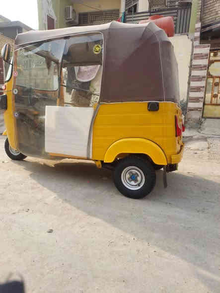 سلام عليكم  تكتك مديل 18معمره دوس مكينه مجفته جديده مكان العبيدي شارع عشرين مال راسه ***********
