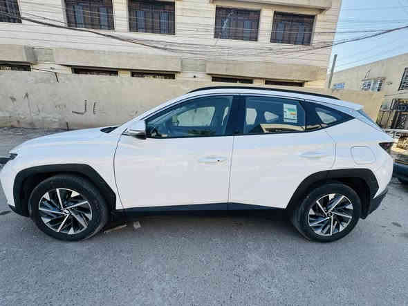 سلام عليكم 
توسان خليجي موديل 2023 للبيع السيارة ماشية 43 الف سيارة بوضع الوكالة سيارة مكفولة من الصبغ والحادث سيارة فول ما عدة البنوراما 
المواصفات :- 
بصمة 
ثنين كشن كهرباء 
سايد بريك دكمة 
حساسات 
ثلاث انضمة قيادة 
مانع تزحلق 
صعود منحدرات 
مري شفط 
قطعتين تبريد 
اوتوهولد
بردة خلفية 
اشاير بالمري 
كامرة خلفية دوارة 
شاشة حجم كبير 
تبريد ثلج 
عنوان :- بغداد / ضباط البلديات 
السعر 215 ورقة 
الاستفسار ***********
