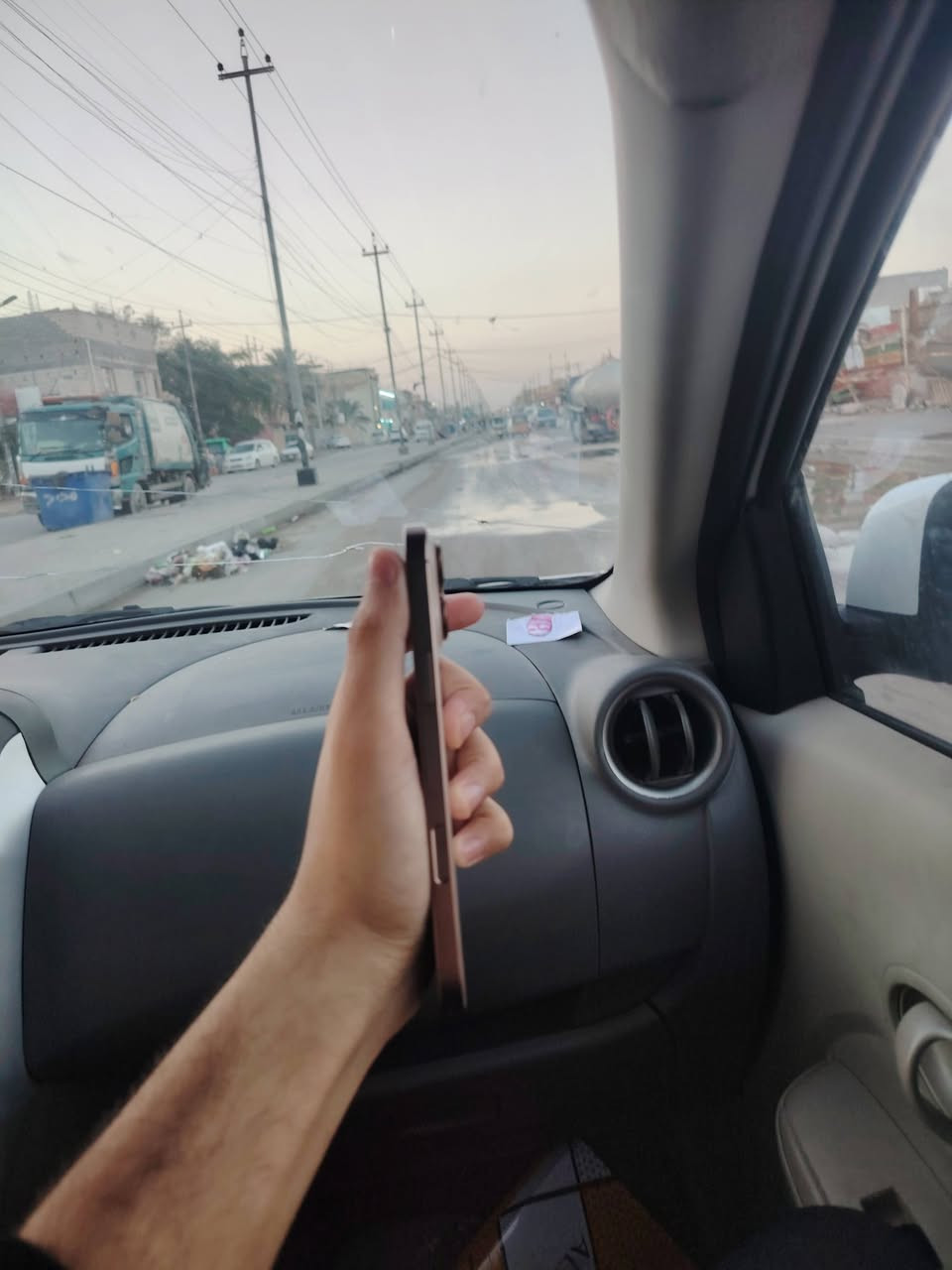 ايفون 12 برو ماكس طاح من عندي ووقف النت ماله الباقي كفاله كله شغال جهاز ما مفتوح شريحتين زيتي البطاريه 100 سعر875 شراي يتصل***********
