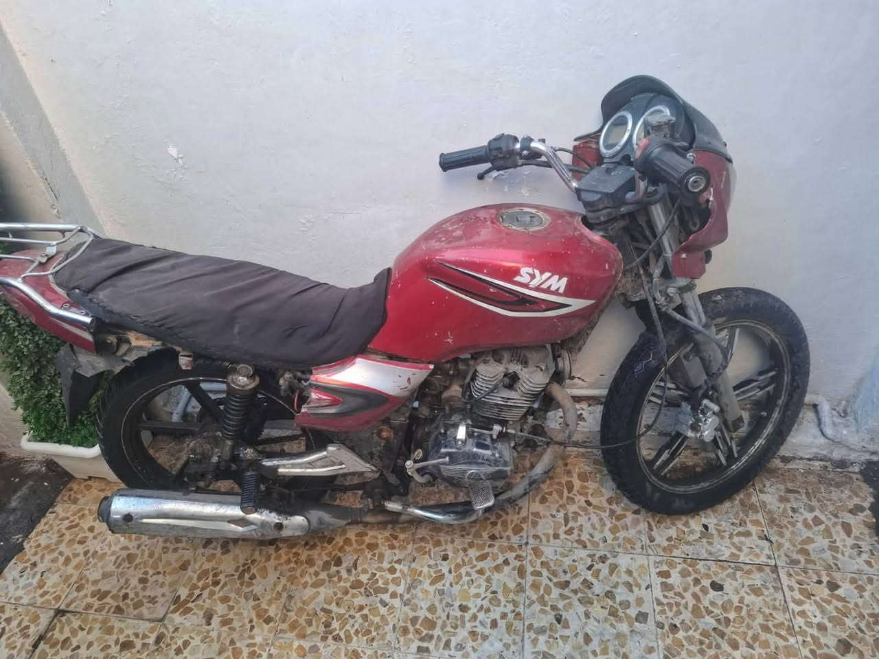 دراجه للبيع تايرات جديد محرك بيه دخان بسيط استان مابيه شغل نص هندر مكان بغداد الحريه السعر ١٧٥ للاتصال ***********
