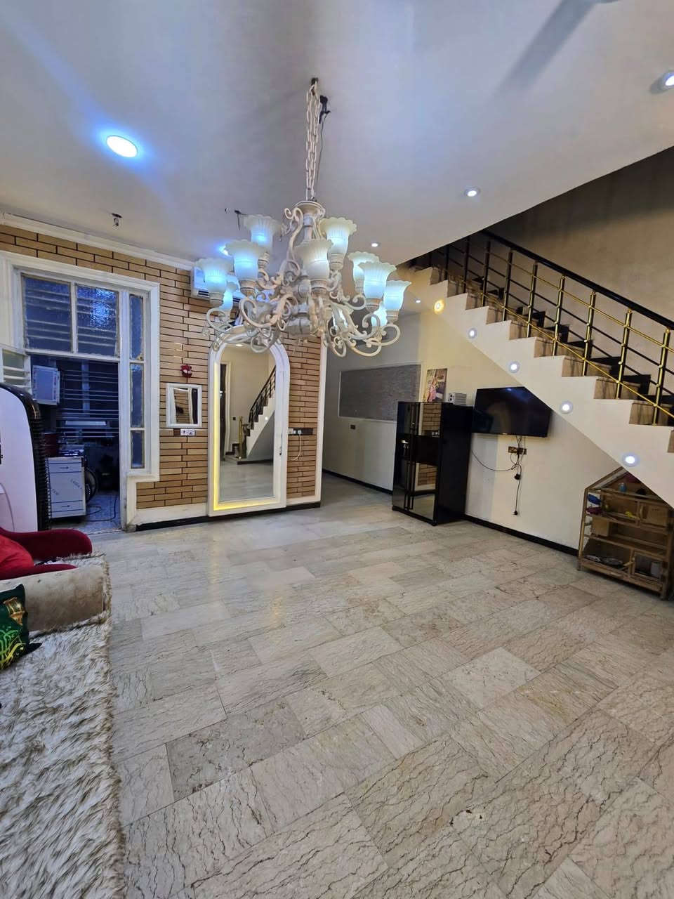 دار للبيع زراعي// رئاسه العبيدي//
240م  //ديوانيه وصاله ومطبخ وغرفتين نوم حمام عدد٢ مطبخ حار /طابق واحد بناء حديث
موقه تجاري على الشارع العام شارع 20 مال معمل الغاز قرب علوه بغداد وقرب مدرسه الشهيد سلام


**إذا كنت صاحب هذا الإعلان وتريد حذفه لأي سبب، رجاءا أرسل رسالة إلى الدعم الفني**