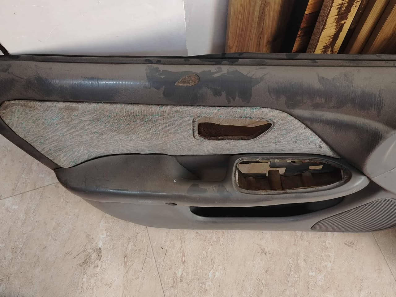 السلام عليكم ابطاين ابواب نظيفات مال كامري موديل ٢٠٠٠ كدام عينك افحص واخذ والسعر ١٦٠  وبيهن مجال الاتصال على الرقم ***********
