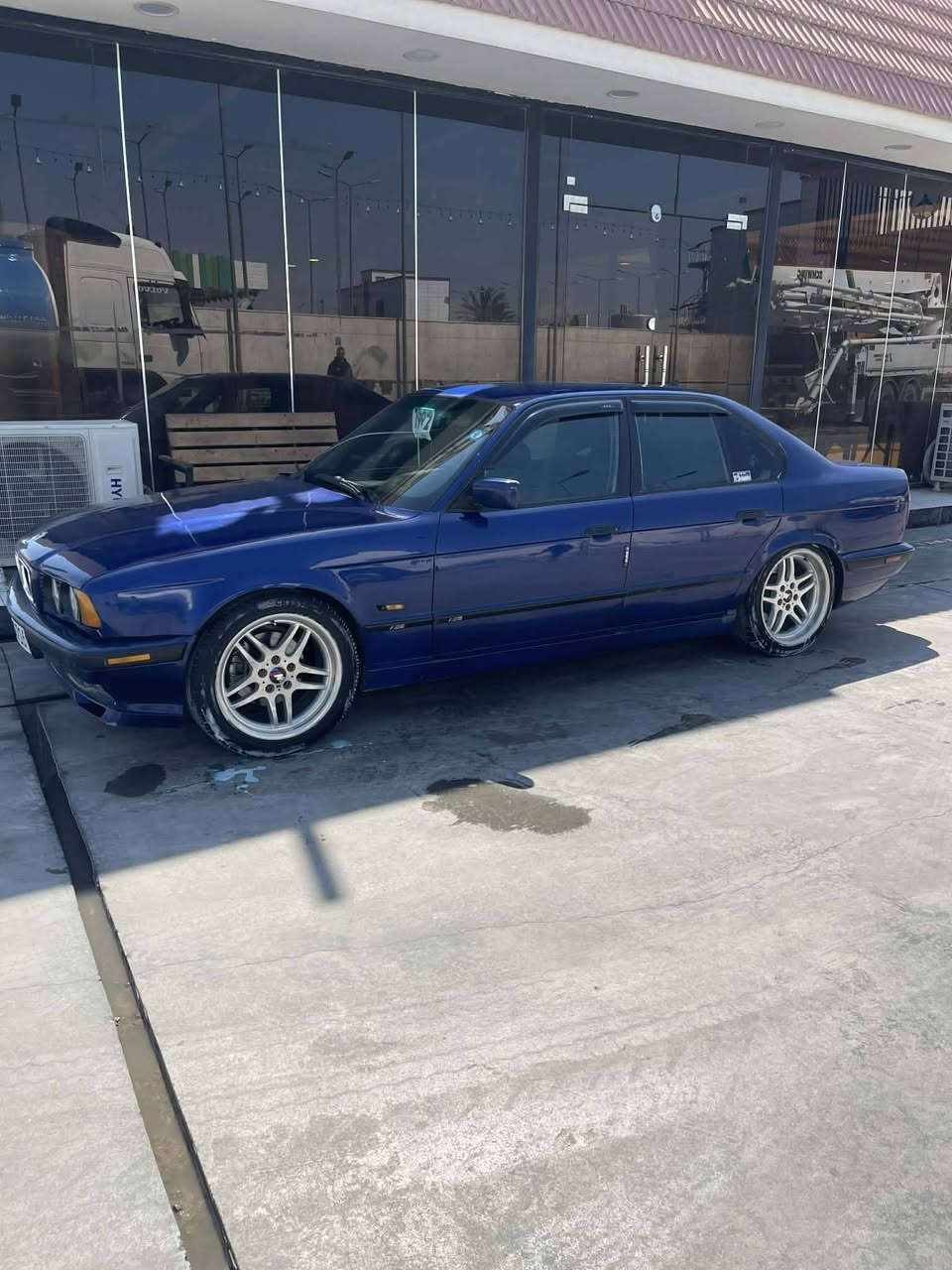 للبيع           بي ام      544V8  مكينه ثمانيه
كير اتماتيك كير تمساح      موديل (90) 
سياره شلعه ومعدل يخوف روووون ناصي 
مكينه وكير خير من الله
تبريد شغال     سعر  (58) وبيهه مجال 
حداديه امامي خلفي جديد 
طخم تاير ويل m جديد 
بدون فتحه سقف 
سياره جاهزه 
سنويه وهزه جديد سياره بسمي تحويل وكاله 
صالنصه رياضي طرب يخبل ريونت وكاتم
مكان سياره بغداد 
ستفسار رقم بي وتساب هم 
(***********)
