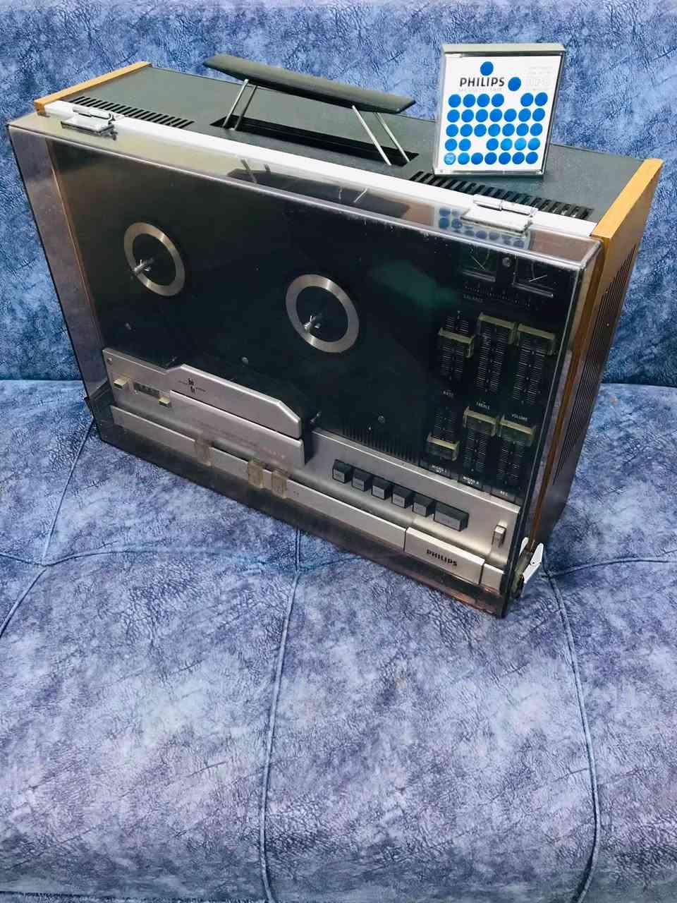 للبيع من اجمل موديلات فلبس 
PHILIPS -N 4416 -1972 -🎻
نظافة الجهاز بنسبة 98 ٪؜ 
 7-INCH
4-TRACK- STEREO
3-MOTOR
3-SPEEOS 🔊 
الجهاز ناطق . مخارج 2 للسماعات اظافيه 
للاستفسار اكثر مراسلة الصفحة
وات *********** اتصال ☎️
