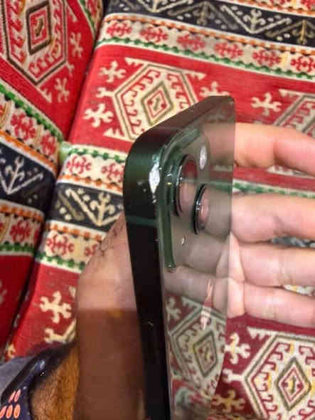 السلام عليكم ايفون 13 عادي 
وتر بروف ما مفتوح ابد شاشته نظيفه شخط مبيها 
الظهر مثل مموضح بالصور بطارية 80 
لون زيتوني نموذج M ذاكره 128
سعره 350 الف مكاني بابل التواصل فقط اتصال الرقم او واتساب
***********
