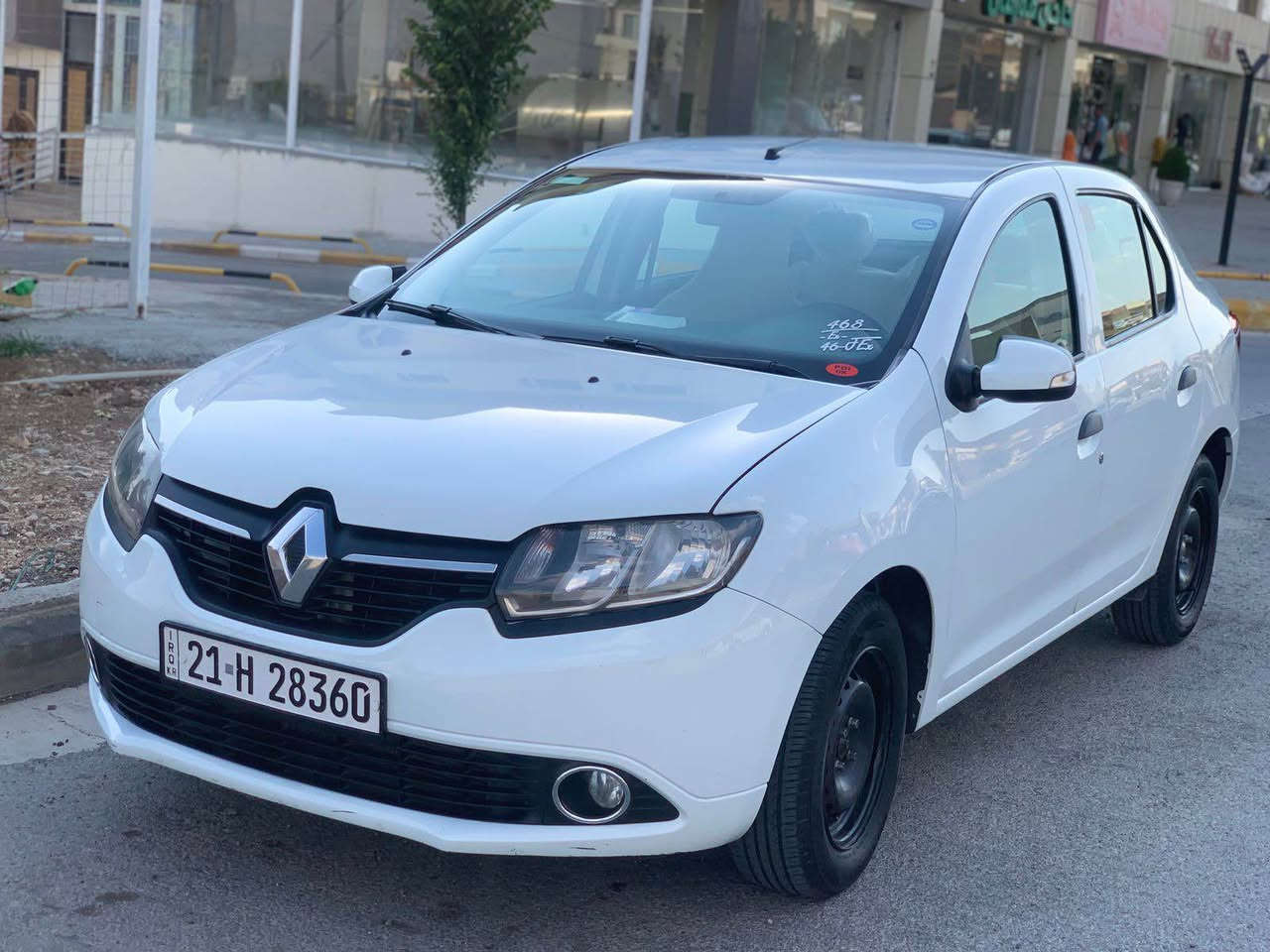 ڕینۆ سیمبول ٢٠١٧
***********
گێڕو موکینەی نەکراوەتەوە 
تازە سێرڤس کراوە پاتری و تایەی تازەیە
تەقەو ڕەقەی نیە سەنەوی و رەقەمی تازەیە
٥ پارچەی بەخی دووبەیە بێناو بێ ئێرباگ چەکوشی پێوە نیە
٧٣ گەڵاو مەجالێکی کەم
*********** السليمانية, العراق
