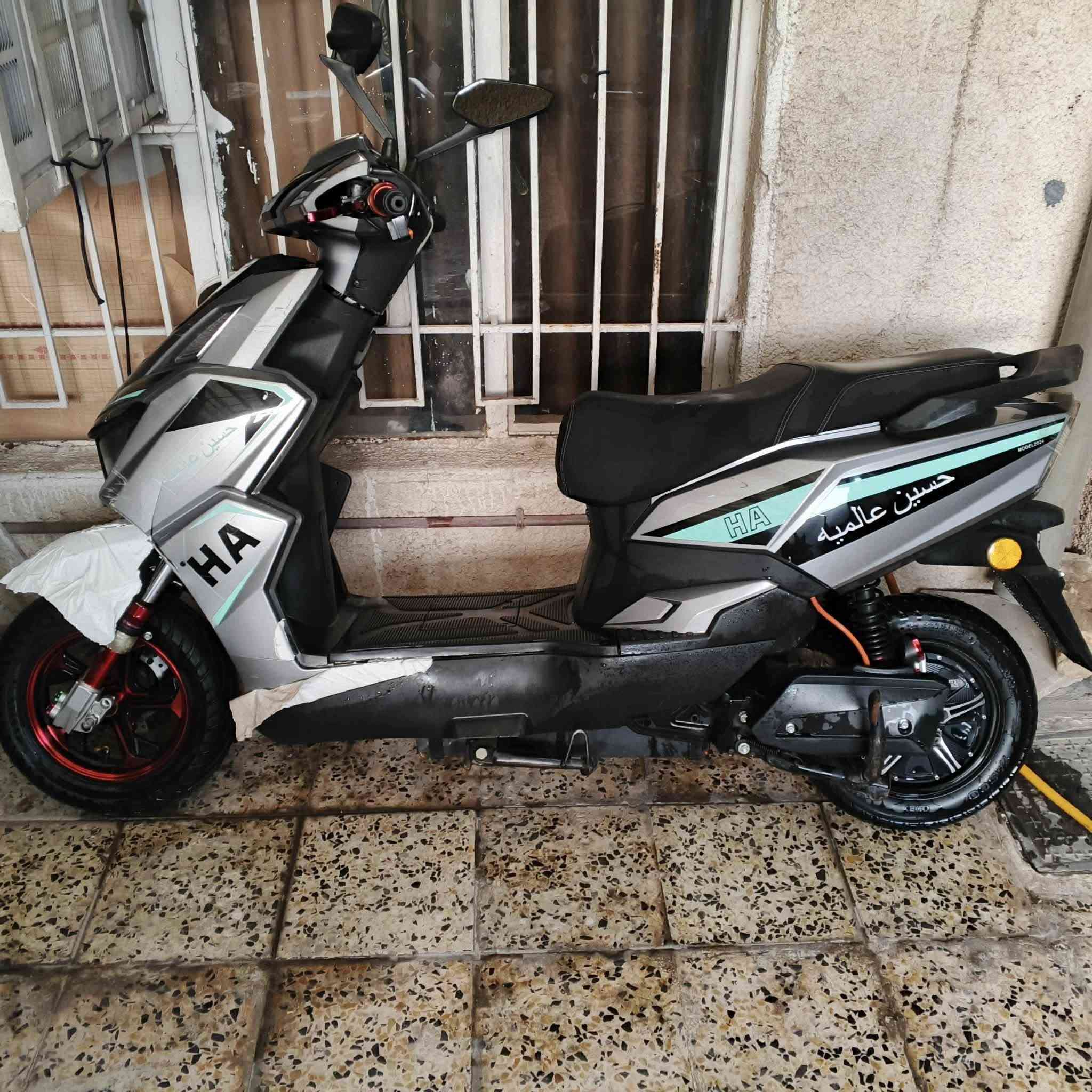 الـسلام علـيكم
دراجه شحن للبيع نوع سكنسً موديلً 2045من معرض حسن وحسين 6بطاريات 72فولت ملف 2000حقيقي 
سرعه القصوى 90حقيقي تمشيك بالشحنه الوحده60كيلو شاحنته اصليه تايرات جدد ويل امامي رياضي يدات بريك رياضي نضافه 90 لايت زنون أشاير يمين يسار نضام الرجوع للخلف بيه 3سرع نضام الباركً انضمه تشغيل سويجٍ فقط فقط دراجه تاخذه متصرف عليه ربع نضيفه بمعنى الكلمه المكان البياع حي الرساله الثانيه 
للاتصال عله الرقم ***********متواجد واتساب فقط السعر خاص 
ملاحضه الموشراي لايتعبني فدوه 
وبالعافيه عله ياخذه 
مع الأسف عل أطاله
