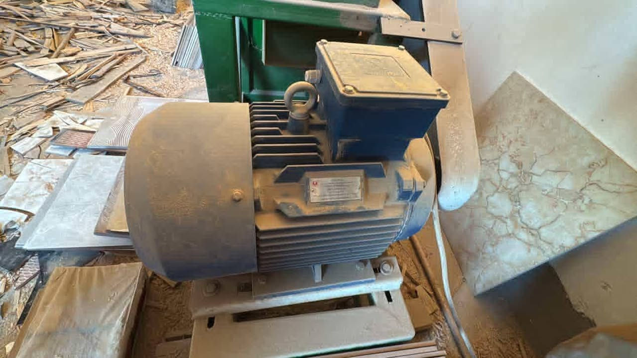 متاح مكينة نشاره للبيع انطيك ضمان بلماطور الماطور 15حصان السعر مليونين ***********
