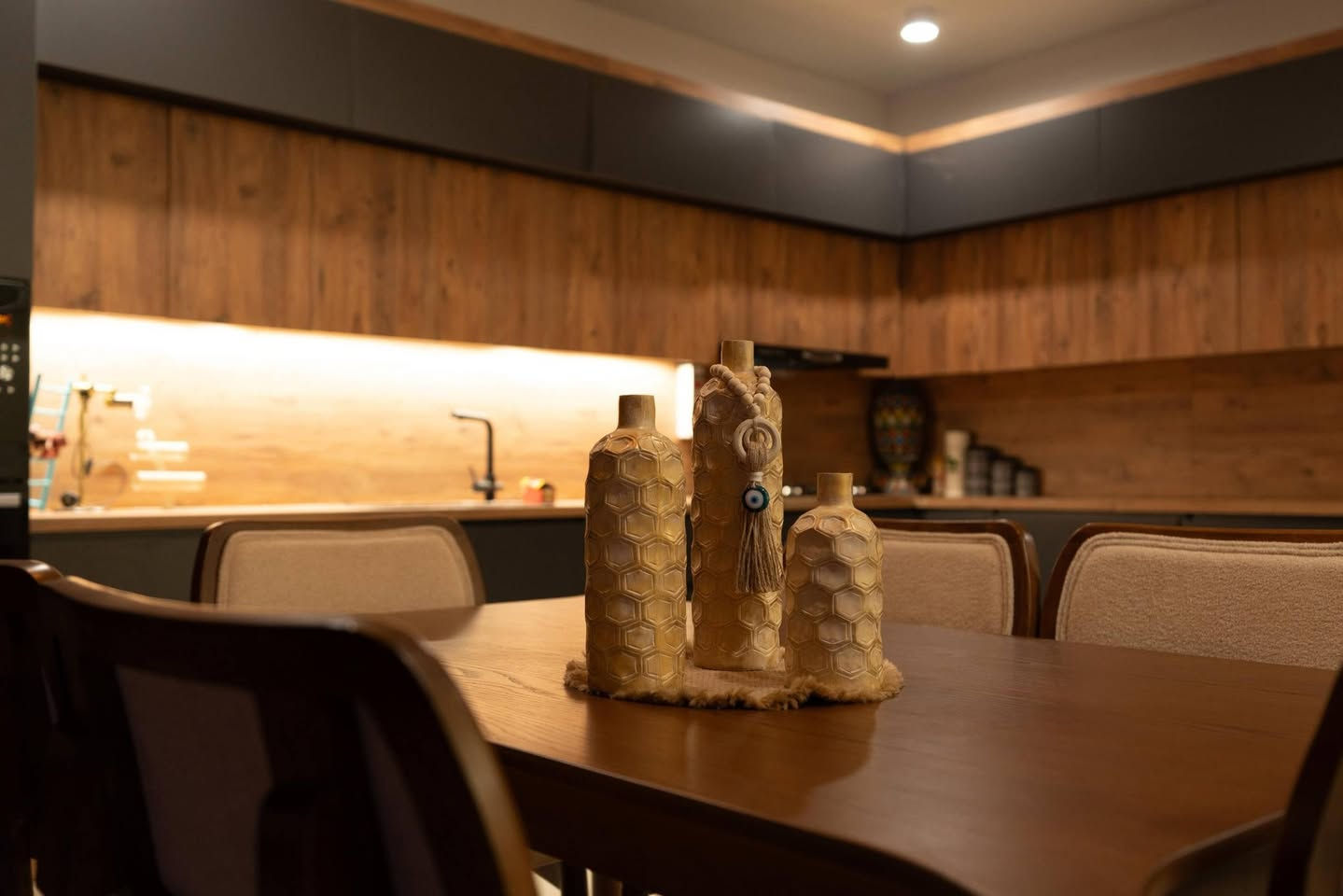 السلام عليكم..مزرعة رقم ٢٢٢ 
للحجز واتساب ***********
منتجع متوفر فيه كافة وسائل الترفيه والراحة 
مسبح داخلي خارجي جلسات العاب متعددة 
مع غرف نوم مؤثثة بالكامل 
مع شركة المصطفى لسياحة المسابح كل شي جميل
موثق بتطبيق اجرلي
