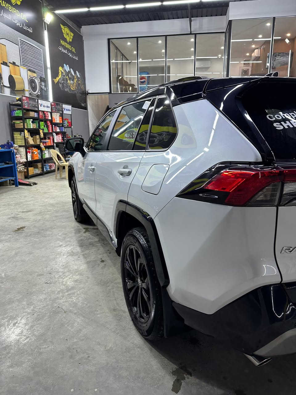 TOYOTA RAV4  HYBRID XSE 2024

 
تويوتا  راف فور  هايبرد  XSE 
المسافة المقطوعه 16Mi
اللون :- ابيضّ   
المحرك 2500cc هايبرد 
الموديل 2024

 

                  ======= الاضافات👇👇 ======

فتحة 
شاشة كبيره انفكيشن. 
دفع رباعي 4x4.
رادار امامي 
 مانع تصادم
تصحيح مسار
مانع انزلاق
تحديد مسرب .
نقطة عمياء .
مثبت سرعة
هاند بريك كهربائي 
كاميرا خلفيه  
كراسي جلد 
كراسي كهرباء
طارة مدفية .
كراسي مدفية 
بصمه أبواب
بصمه تشغيل
تحكم ستيران
شاحن وايرلس 
تشغيل عن بعد سياره 
ويل 19 .
كراسي كهرباء .
اضويه اماميه زنون LED
كشافات ضبابي LED 
اضويه خلفيه LED
حساسات خلفيه  
باب خلفي كهرباء
نظام GPS+ خرائط 
3 انظمة قياده Sport /ECO / Normal
كندشن مركزي امامي + خلفي 
بلوتوث 
مدخل AUX + USB
***********
العنوان بغداد الغزاليه
