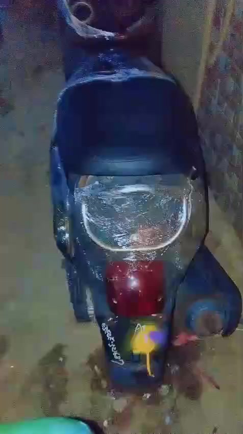 السلام عليكم دراجه بوليس للبيع جديده ماصار هواي من اخذتهه تحتاج تبديل نوزل فقط وعداد السرعه بالمشي يتوقف سعرهه مليون كربلاء حي العباس ***********
