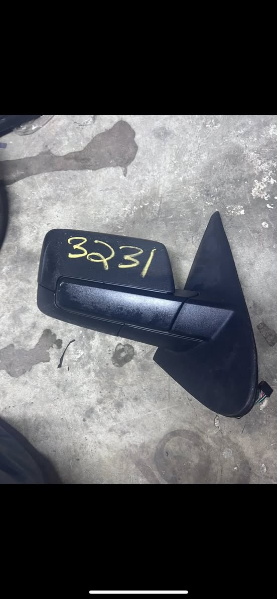 مراية اكسبدشن جهة يمين جامه مكسوره
الباقي كله صاحي فقط جامه مكسوره
سعرها 40
***********
