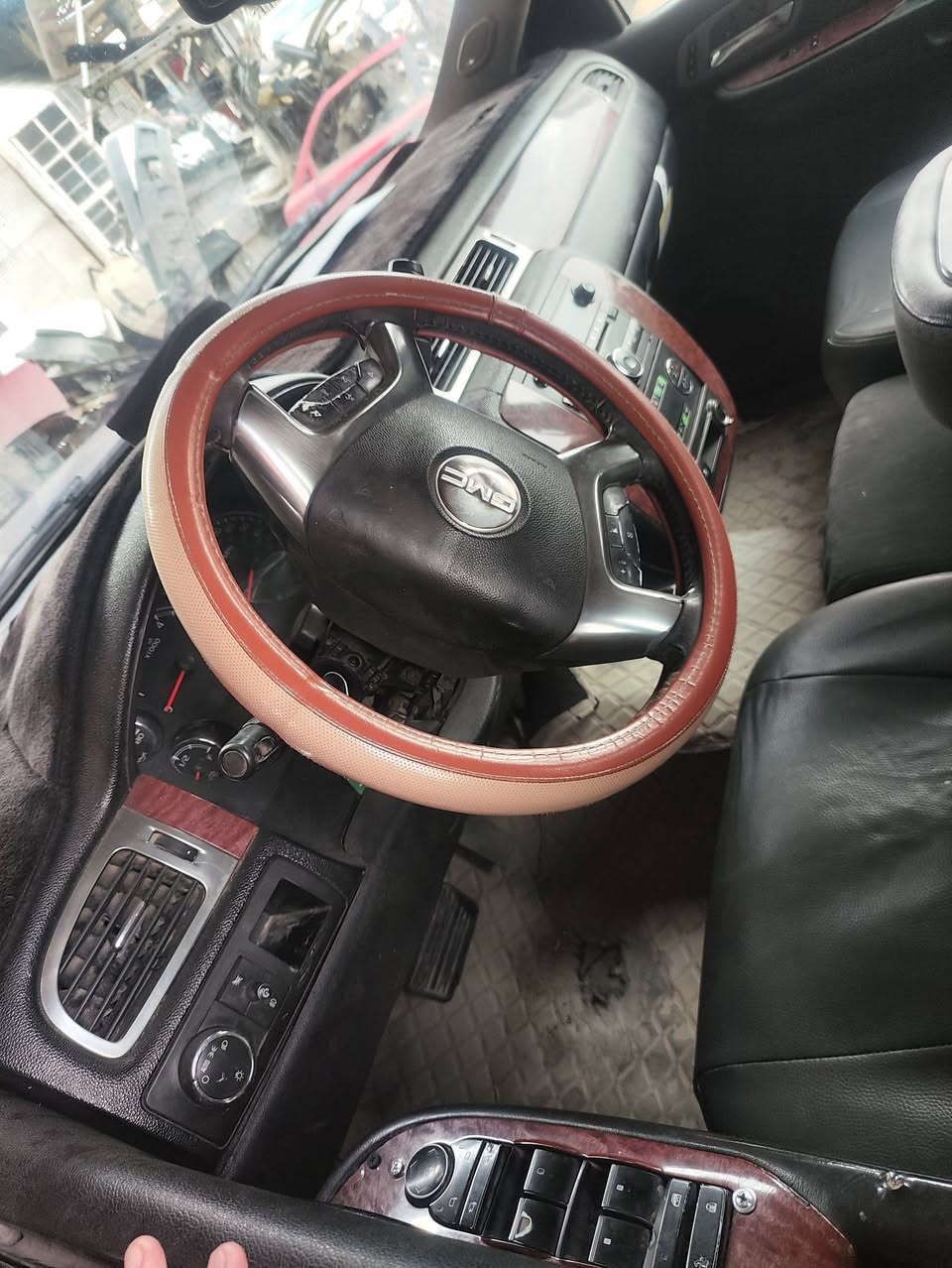 يوكن طويلة ادوات موديل 2007 مكفولة من الكص والسرقة والعشائر  السيارة كير محرك حدادية كلة مضبوط تخم تاير دواخل حلوة السيارة نقصهه غاز تبريد وصبغهه طافي مصبوغة تغيير لون ابيع كوم حديد هلموجود تجي تفحص وتشوف بعينك السعر قفل قفل 38 مكانهه نجف بيع فقط بدون مراوس


**إذا كنت صاحب هذا الإعلان وتريد حذفه لأي سبب، رجاءا أرسل رسالة إلى الدعم الفني**