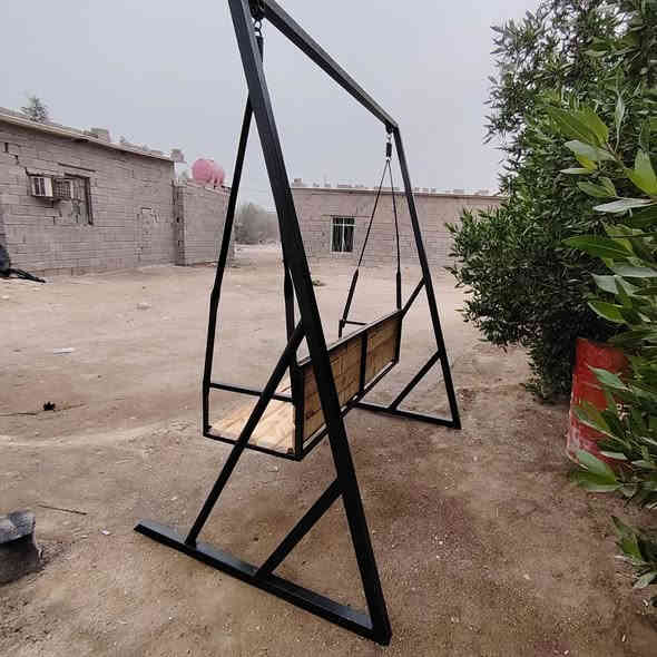 مرجوحه للبيع جديده طول 2 متر العرض 2متر حديد ثقيل مكاني البصره الزبير سعر 160 الف ***********
