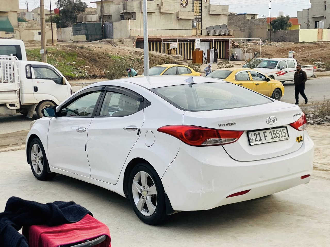 سلام عليكم النترا 2013 خليجي مواصفات معروفه السياره ضرره نص بوند وجوا المرايه مال جيهت السايق ضرر وباب الورا الي من جيهت السايق صبغ بدون ضرر وجاملغ شويه 
محرك 16 يعني 1600 تبريد ثلجج تتفى نار 🔥 مكان السياره موصل جانب الأيسر شرط التحويل 
لتواصل علا هاذا الرقم ***********
