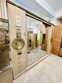 ٨ قطع • انارة كوموديات • توصيل مجاني