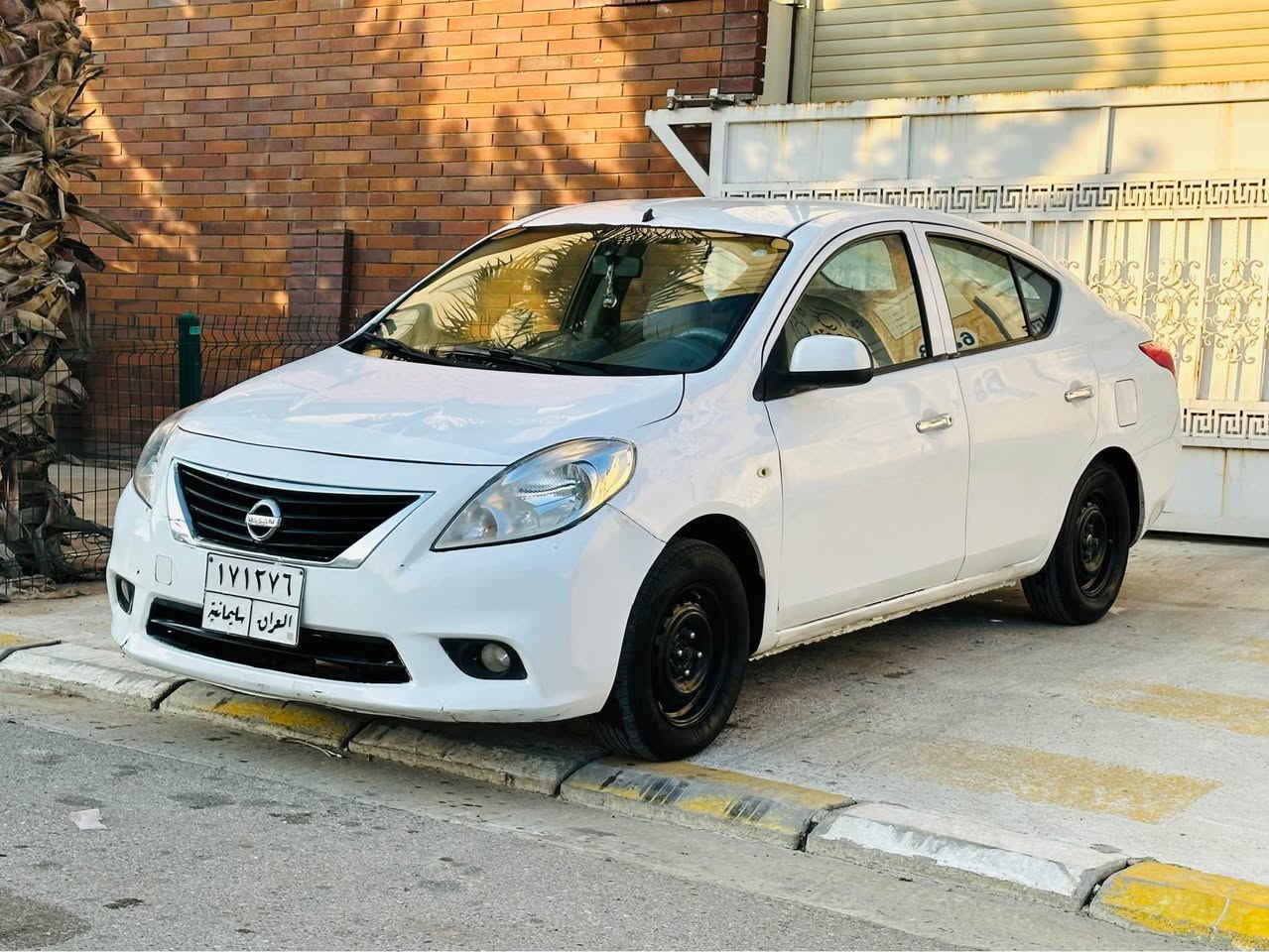 ***********
نيسان لاكشميباى ٢٠١٤ 

سه ياره كه چوانه بي مه سره فه  گيرو مه كينه ى به شه رت. سه وت و سه رف و بوخارى نييه

سه ياره كه پيش و دواى كه پسه هه ردو لا ى سايه ق و 
سه كن بۆياخه. سه قف و سنوقو بؤنيت بۆياخ نييه

سعرى ٧٧ $ كه ميك معامه له له سليمانيم 

*********** السليمانية, العراق
