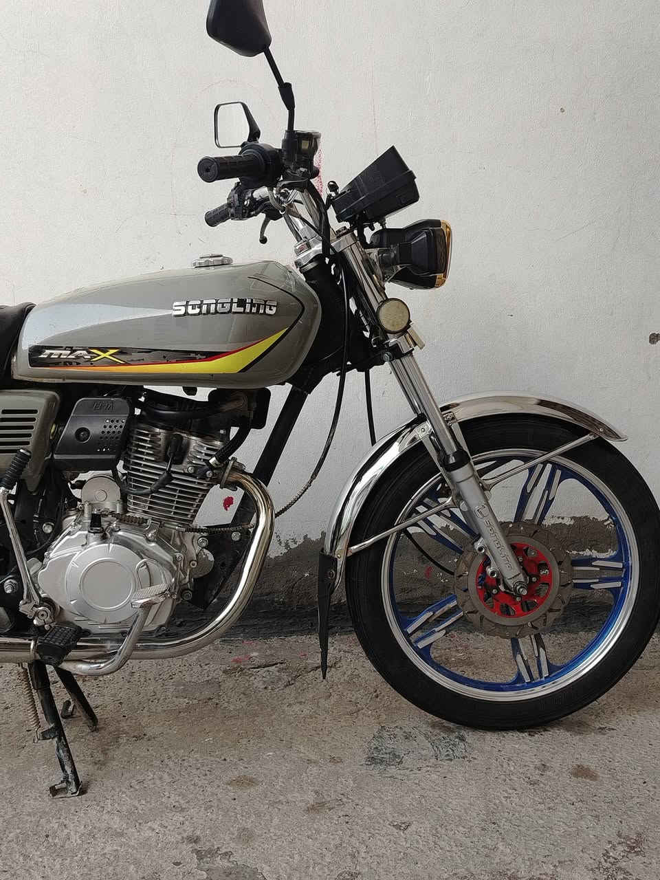 السلام عليكم دراجه سيفان للبيع موديل 24 كل نقص مابي بس وين  امامي  مو ماله مكاني شهربان حي عسكري  سعر 575 تصل ***********
