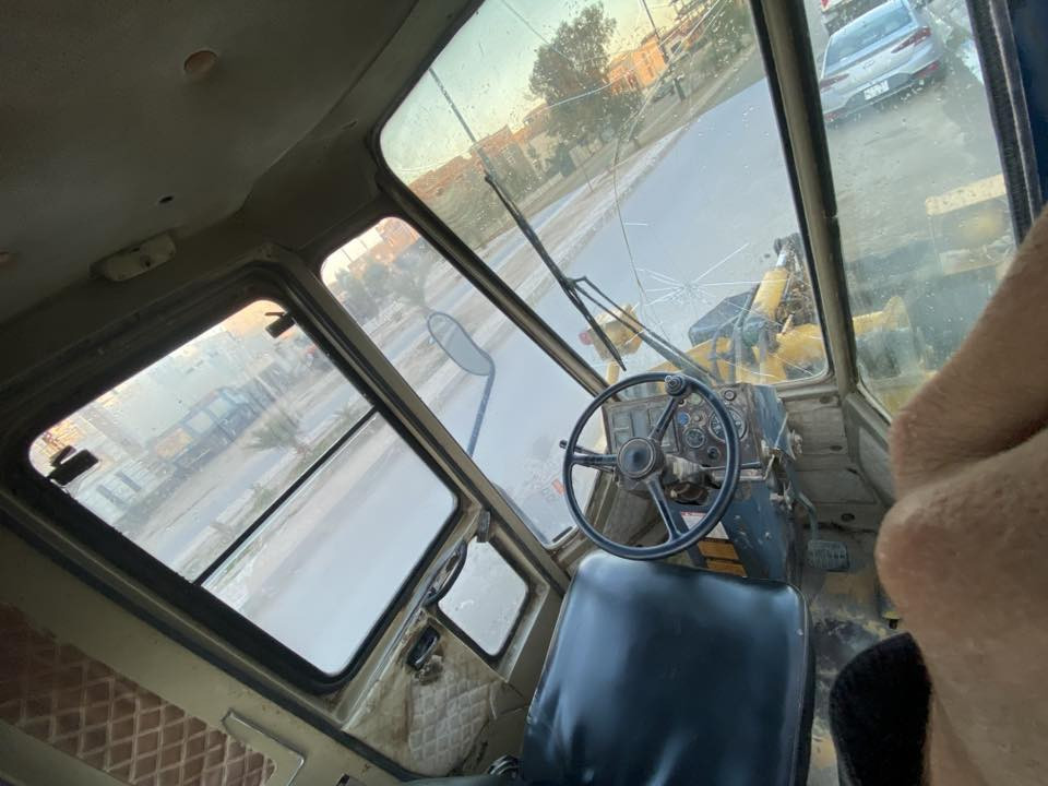 شفل كاماتسو حجم 50 كير محرك فول نظافه بعده عل شركه مكان رمادي رقم لهاتف *********** مسجل تحويل كبل سعر 250 بي مجال
