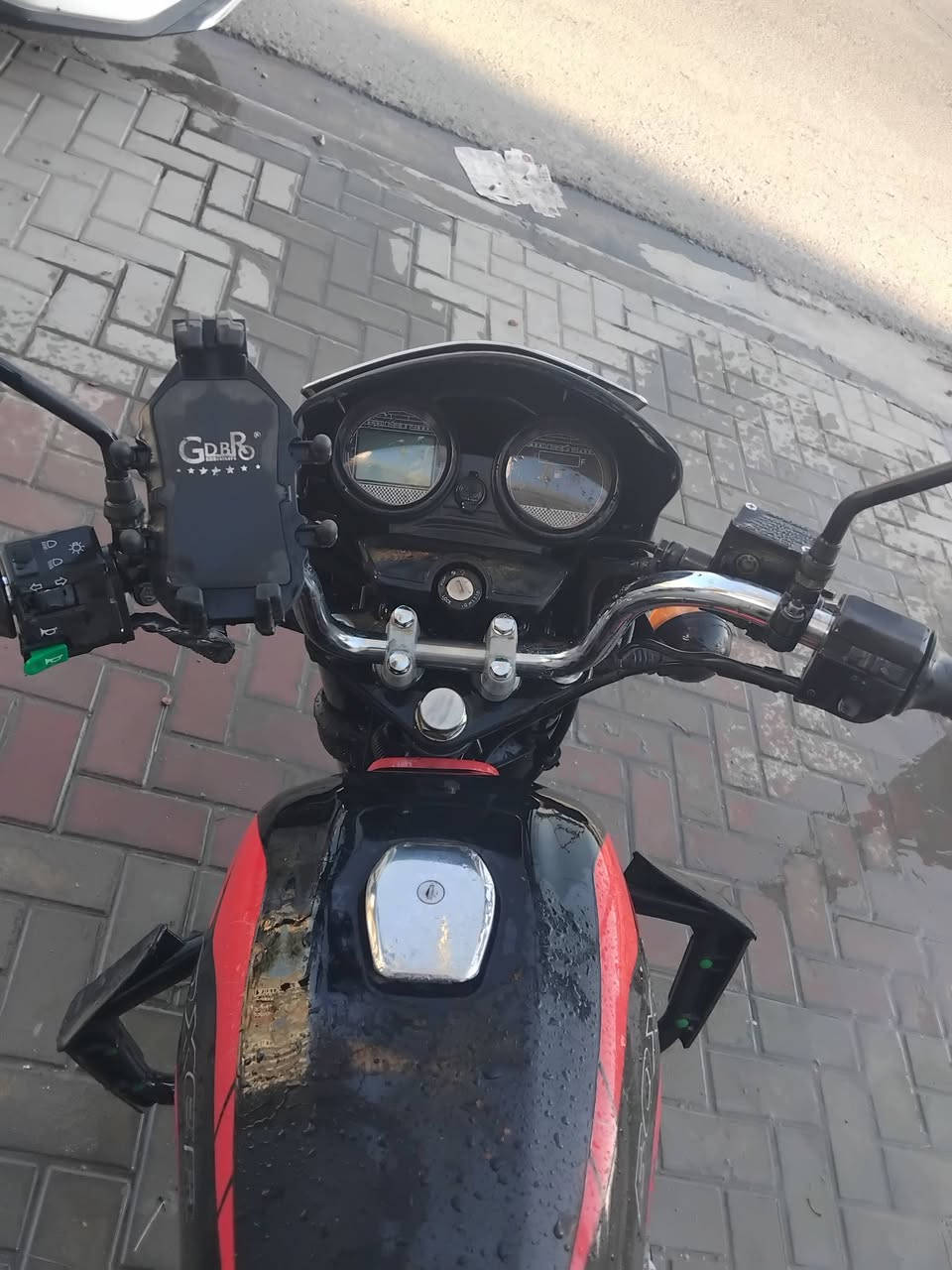 بوكسر للبيع موديل ٢٣ مرقمة بغداد ماشية ٢٠ الف حقيقي مكينة مفتوحة ٢٢٠٠ وبيها مجال نقصها طوافة بانزين وراجز مال سلف الماكن حي الجهاد بغداد  ***********
