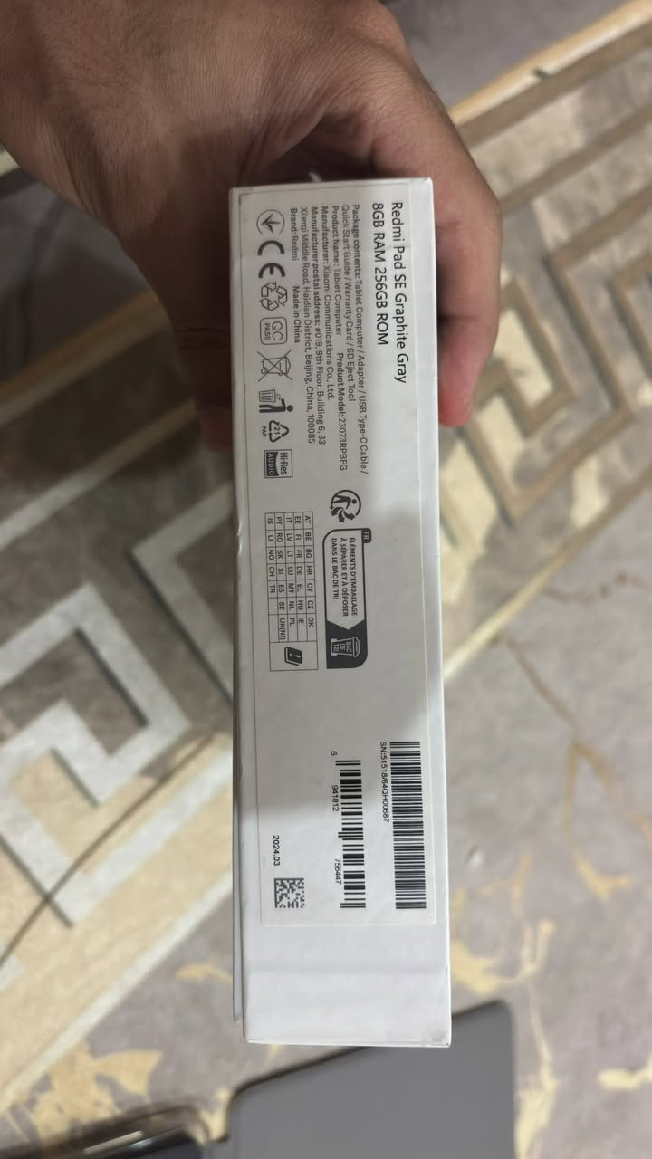 جهاز Redmi Pad SE (مستعمل بحالة الجديد) للبيع 📢
لكل من يبحث عن تابلت مالي للـدراسة، المشاهدة، أو الألعاب الخفيفة وبسعر ممتاز! الجهاز نظيف جداً واستخدامه كان خفيفاً ومقتصراً على الدراسة فقط.
📋 المواصفات الكاملة للجهاز:

 الذاكرة والتخزين: ذاكرة عشوائية (RAM) بحجم 8GB مع مساحة تخزين داخلية واسعة 256GB (أعلى فئة بالجهاز).

 المعالج: معالج ثماني النواة من نوع Snapdragon (بدقة تصنيع 6 نانومتر) لأداء سلس ومستقر.
 الشاشة: شاشة بحجم 11 بوصة بتردد 90Hz مريحة جداً للعين أثناء القراءة والدراسة.

 الصوت: يحتوي على 4 سماعات ستيريو تدعم تقنية Dolby Atmos لتجربة صوت سينمائية ونقية.

 البطارية: بطارية ضخمة تدوم طويلاً للاستخدام المكثف طوال اليوم.

✨ حالة الجهاز والملحقات:
 الجهاز شبه جديد، خالي من أي عيوب أو خدوش.
 يأتي مع الكارتون وكافة الملحقات الأصلية.
 هدية مجانية: كفر حماية (حافظة) بلون بني مميز لحماية الجهاز بالكامل (كما موضح بالصور).
 الضمان: متوفر ضمان يفحص ويضمن للمشتري حق التجربة والاستخدام الاطمئناني.

💰 السعر: 250 ألف 
📞 للتواصل والاستفسار:
يرجى الاتصال مباشرة أو التواصل عبر الواتساب على الرقم: ***********
