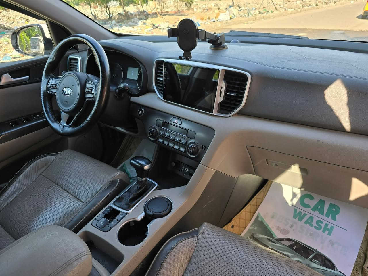 سبورتج 2017 رقم بغداد مشروع وطني
خليجيه بدون ضربه فقط طخه بسيطه بالباب الخلفي موضحه بالصور السياره نضيفه كلش جيتي فول مواصفات 
بصمة 
جلد 
كراسي كهرباء 
زراكات 
بانوراما 
شفط 
ترحيب 
جنطه كهربائيه 
مكينه 2000
شاشه 
كروز 
تحكم 
3 سرعات 
وبعد هواي مواصفات 
ماشيه 140 K
العنوان الكرخ 
***********
***********
