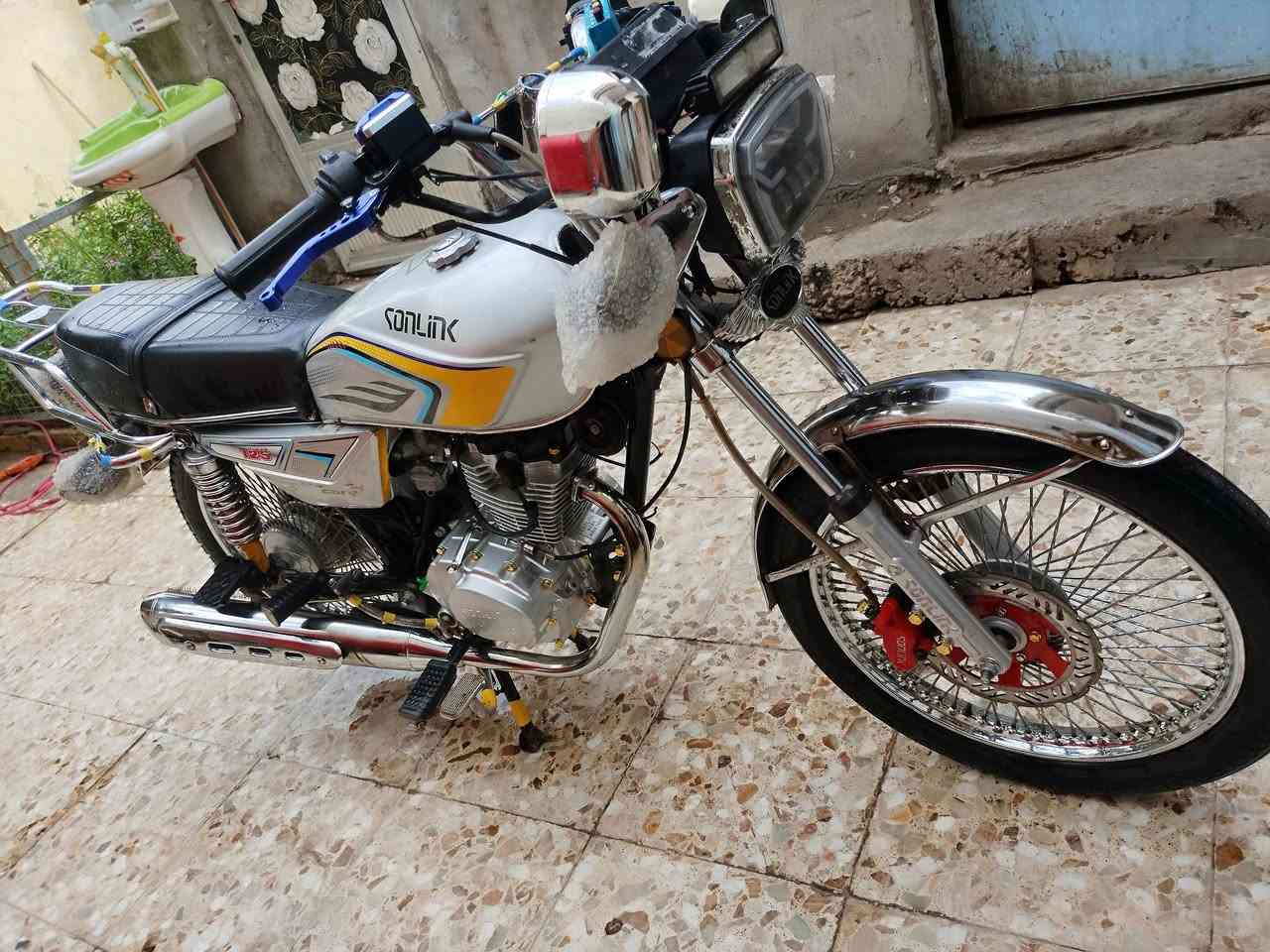 سلام عليكم تايكر مديل 24  شكل 25
سونك الاصلي  5نمر  اوراق  دراجه شلعه ومعدل دراجه حلوه قويه ورزنه مكفوله من محرك من شاصي من كلشي كله شغاله 
مكاني حله طهمازيه سعر 760 شراي يجي لا يواعد رقمي ***********
