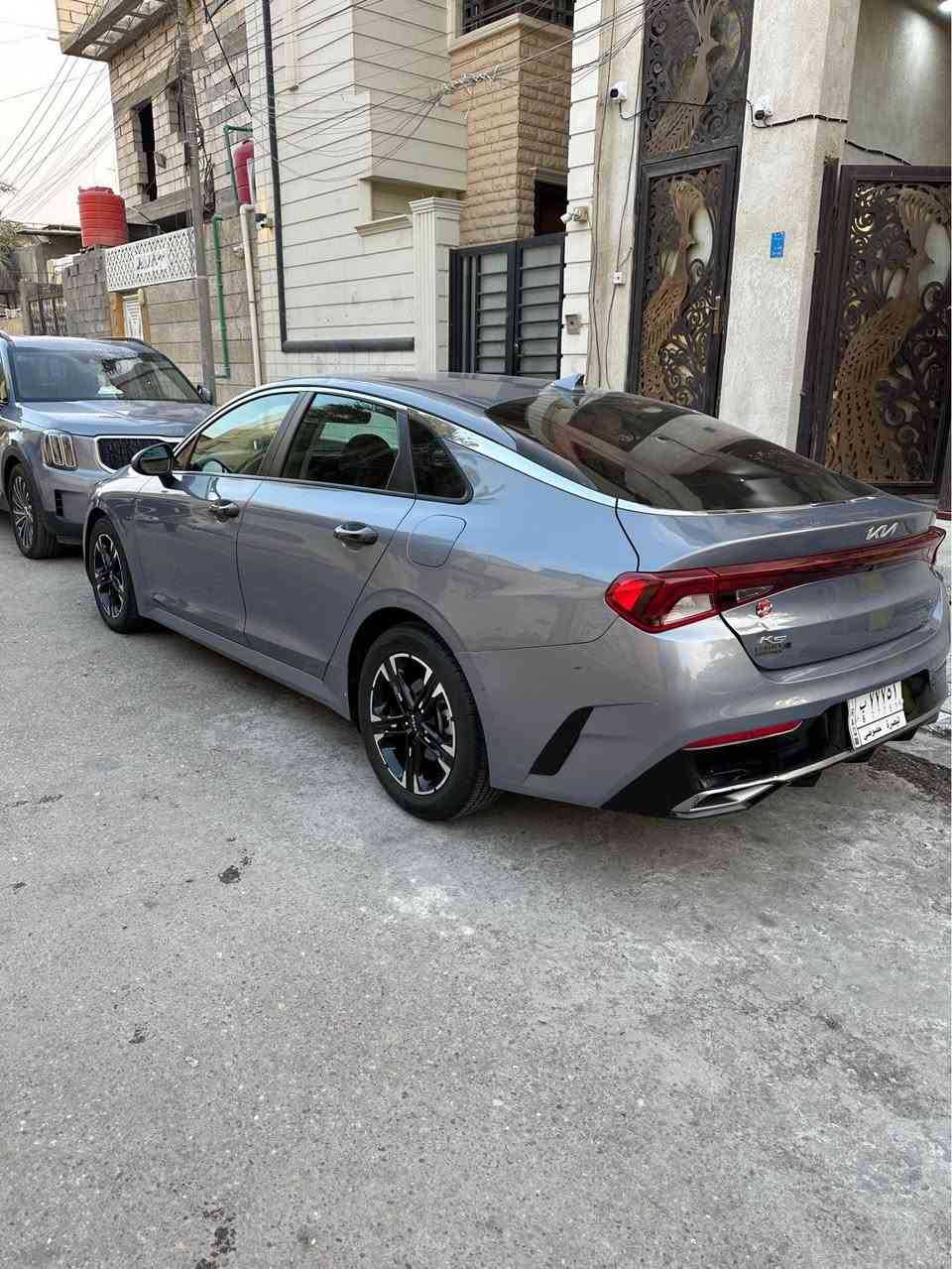 السلام عليكم 
كيا k5 موديل 2022  معوقين سنويه تنتهي 2027 
لون رصاصي غير محدد محرك 1600 تربو كير AT حادثها موضح بالصوره 
مابيها لاصبغ ولا تبديل فقط تكحيلات وبارد 
ماشيه 110 الف كيلو 
مواصفات عاديه 
رادار امامي 
قيادة ذاتيه 
خروج عن المسار 
اوتو هولد 
اوتو ستوب 
عليها ويل مال GT line
السياره بيها رصعات بالبدي بمكانات مختلفه يعني شوف العين وبيها بالقماره مال نقل بالحاويه كذلك شوف العين 
السعر 155 وبي مجال 
مكاني البصرة القبلة قرب البريد 
رقم الهاتف *********** البصرة, العراق
