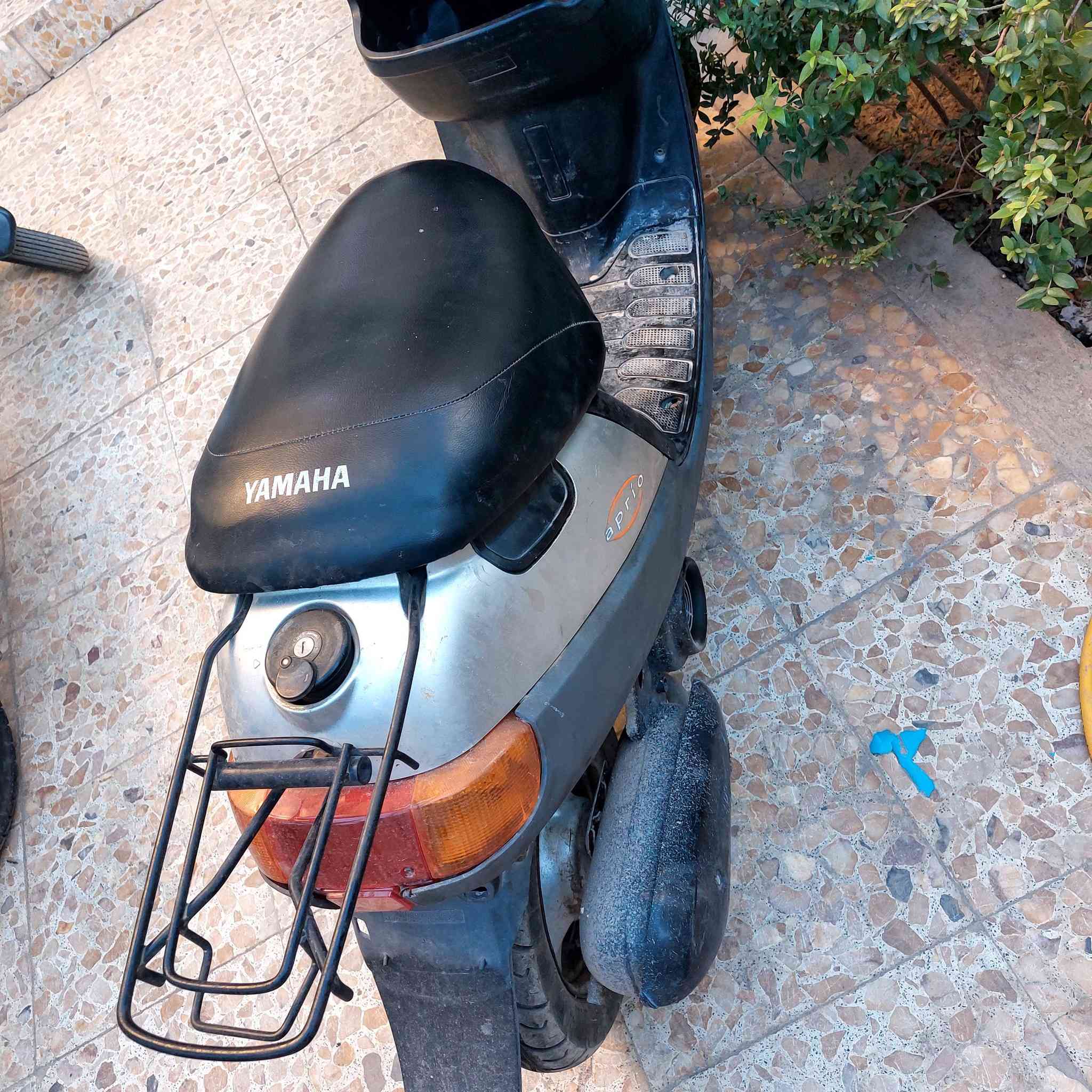 دراجه للبيع موديل 2003 
السعر 250 وبيه مجال 
الموقع حي السلام 
***********
