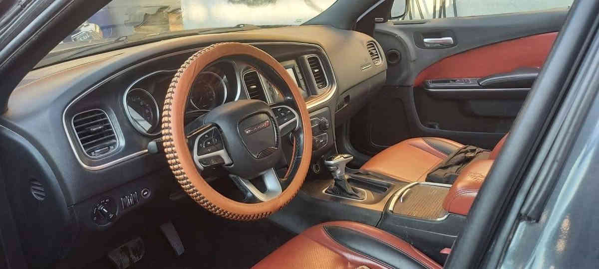 جارجر موديل 17 سياره جاهزه من كلشي شرط تحويل سياره سياره فورويل ملغي هسه تو ويل 
سياره كارتون ب سعر 148

***********
