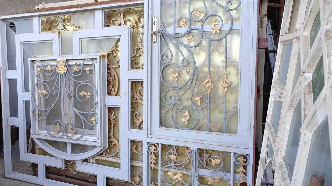 بيبان والشبابيك للبيع هندسيه تزكام درجه اولى مكاني نجف شارع حنون وانا خادم هذا رقمي ***********📞 وانا خادم ولا عندكم بيوت تفليش هم نشتغل
