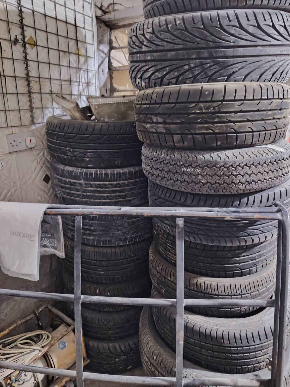 أغراض محل بنجر يشمل بطل هوا وخالعه ٢٢ جهاز ركعه حراري بانيو تايرات باله تقريبا ١٥ تاير ومدكات عدد ثنين
السعر مليون وربع وبعد اكو غراض انطيهن
مكاني التاجي سبع البور
*********** 
أغراض محل بنجر يشمل بطل هوا وخالعه ٢٢ جهاز ركعه حراري بانيو تايرات باله تقريبا ١٥ تاير ومدكات عدد ثنين
