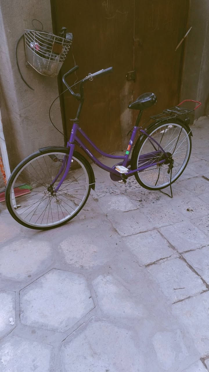 السلام عليكم 
بيسكل سياحي بلاد جديد كلش حجم 26 
سعر 135 والشراي يدلل ***********
