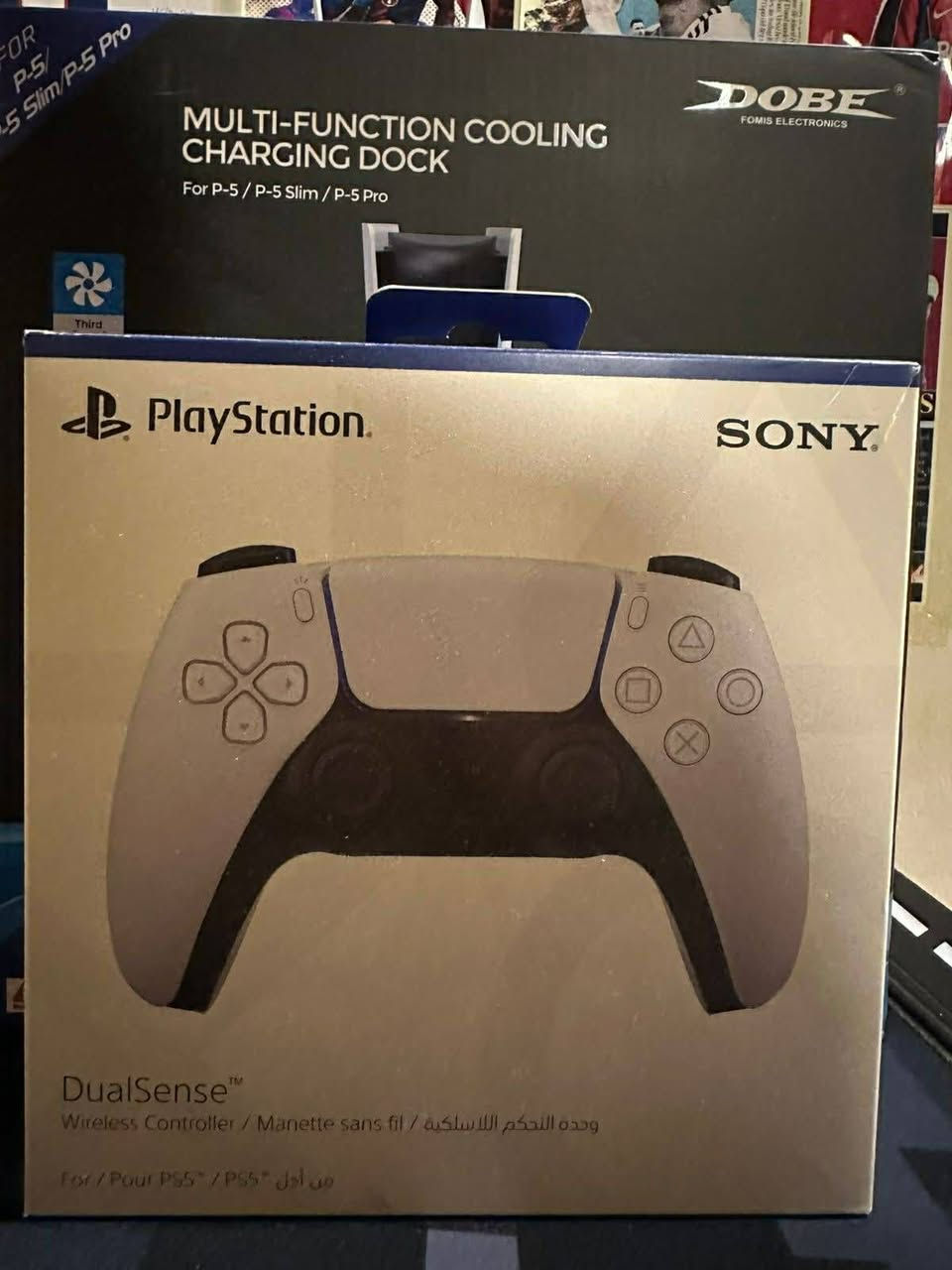 السلام عليكم للبيع بلي 5 سلم اوربي مستعمل كم يوم مستخدم فقط كم يوم النظافه مالته 100‎%‎ الجهاز بعده جديد ونضيف
الذاكره 1 تيره
الملحقات
1 ميز كيمنك 
2 شاشه كيمنك (كيم اون ) حجمها 27 فول مواصفات 
3 جوستك عدد اثنين ( اصليات ) جديدات 
4 يو بي اس  (فالكون ) مثل ما موضح بلصوره 
5 قاعده بلي وجوستكات 
السعر 1.100.000 عراقي وبي مجال شويه
التواصل مع 
***********
