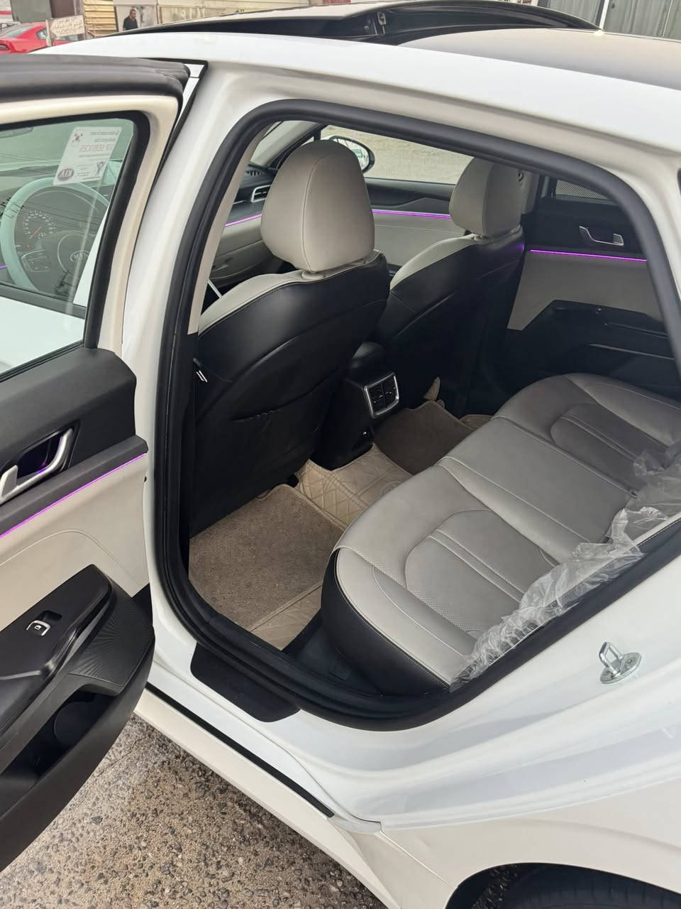 ‏ K5 خليجي موديل 21
‏فول مواصفات كفالة عامة من الضرب أو الصبغ التبديل ما عدا بارد بداير الخلفي أربيل باسم شركة سنوية بشهر الخامس تخلص مكان السيارة البصرة
‏السعر 200
‏ *********** ￼
