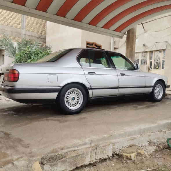 ٧٤٠ اصل بليته وسنويه
 الباب الطويله 
كير ومكينه كفاله 
 بغداد مشروع وطني
صاعده هزه  بعدها مساقطه بس أدوار
٦٧ قفل قفل سعرها
حساسات دعاميه بس ميشتغلن
غرفتها حلوه بس قطعه اقماش السلايت يرادلها ترتيب
كشنات كهرباء شغلات 

عليها ورقتين ينزلن من سعرها

كير مكينه حداديه تخم تاير جاهزه
برد خلفيه كهرباء
برد جانبيات بلادي  
موديل ٩٢
تراي ٢٦٠ اذا ماطلعتهن ترجع مكينه وكير جدد

بيه ضربه جوه البك لايت 

مكانها نجف

***********
