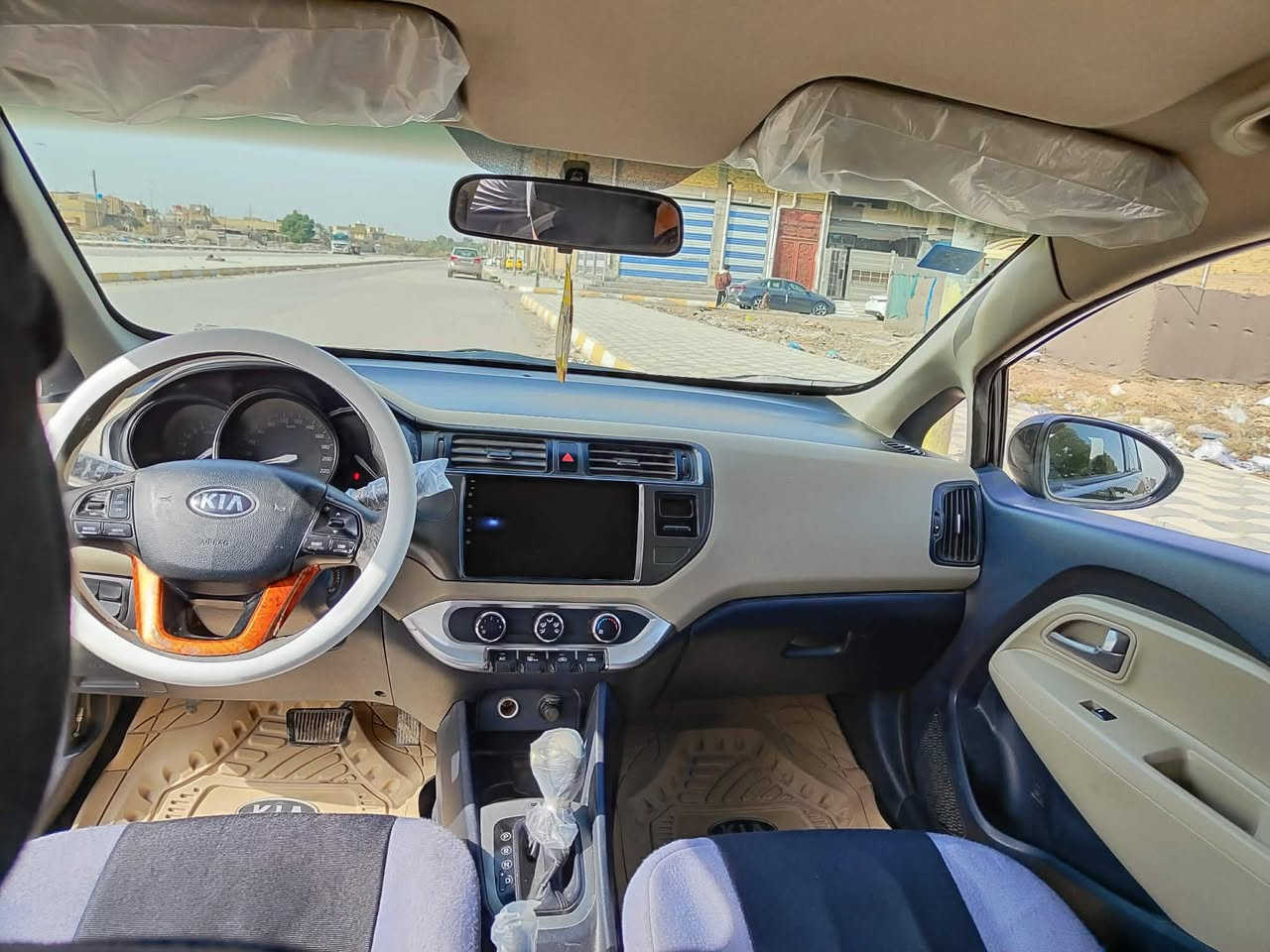 السلام عليكم
كيا ريو موديل 2013
موقع السيارة: الناصرية – المركز
وارد خليجي
محرك 1600 (قطرتين)
رقم دولي ذي قار، تحويل ثاني يوم

ملاحظات السيارة:
يوجد مشكلة في التبريد 
يوجد صبغ بالدوسة عكس السايق، وبارد في البنيد فقط
باقي أجزاء السيارة على الكفالة
الكير والمكينة مكفولين
السعر: 83 قابل للتفاوض
للاستفسار يرجى الاتصال على الرقم التالي:
‏‪0782 104 1410‬‏
