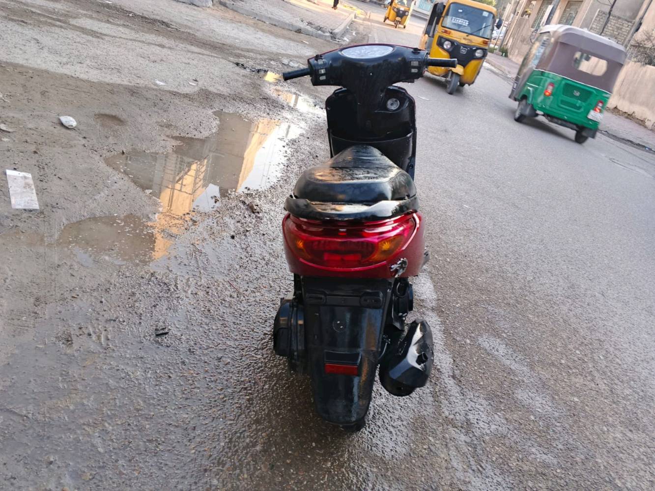 دراجه بريز دراجه نضيفه وجديده والسعر 450الف ودراجه  بيه صوت اكلج خلفي بس و باتري يحتاج شحن والعنوان بغداد الحريه 