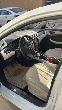 ام جي ٥ • ٢٠٢٥ • ٣٠٠٠٠ كم