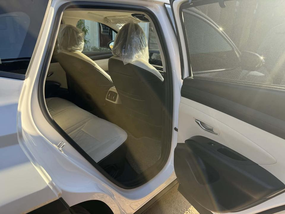 توسان ٢٠٢٥ خليجي
محرك ٢٠٠٠ 
بصمة  وتشغيل عن بعد 
كراسي الاماميه كهرباء 
صندوق خلفي  كهرباء   
بردات خلفية 
شاشة كبيرة متصله 
تبريد خلفي 
مانع انزلاق ومانع انحدار 
مري ترحيب وشفط 
شاحن واير لس 
هاند بريك بصمة 
اوتو هولد 
حساس أمامي وخلفي 
كامرة دوارة 
حساس تاير
ويل١٩ 
دشبول دجتال متغير 
لايت زنون متحرك 
داخل ابيض 
تحكمات استيرن 
السيارة  ماشيه 12 الف  رقم بغداد 
ملاحظه: الكشنات مغلفة  
السعر $228بيها مجال بسيط 
اتصال + وتساب 
***********مكان  بغداد
