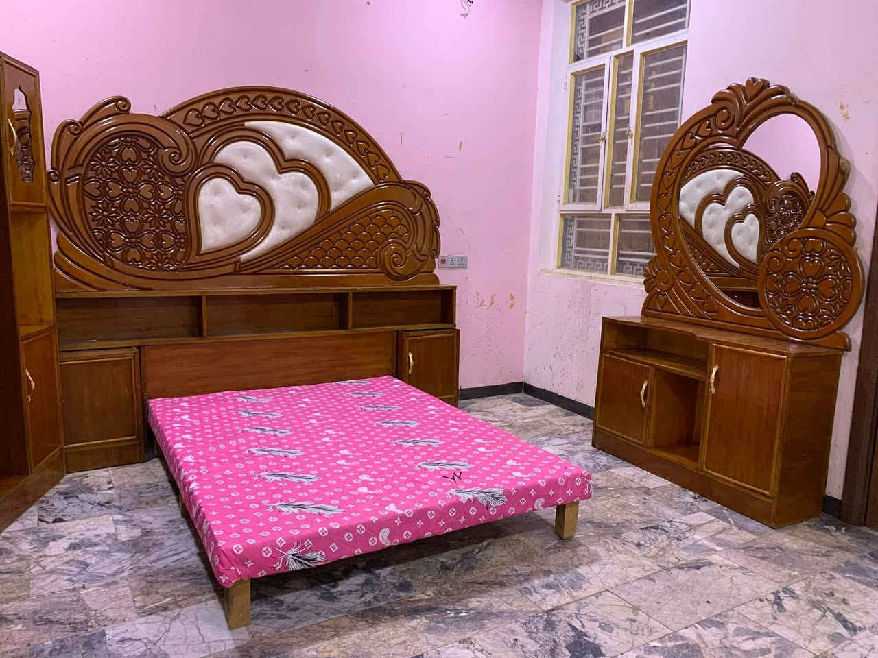 السلام عليكم غرفه نوم نجاره نضيفه كلش اي نقص. مابيها ب400 اتصل ‭***********‬
