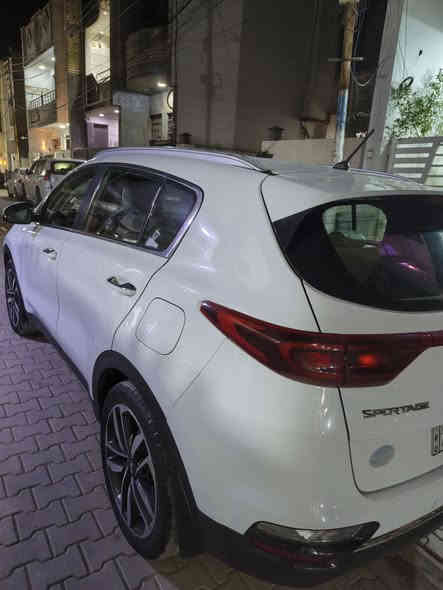 كيا سبورتج 2020 نصف فول بيه صبغ باب الايمن جاملغ الخلفي القماره بيهه بارد السعر 165 وبيهه مجال. ***********

