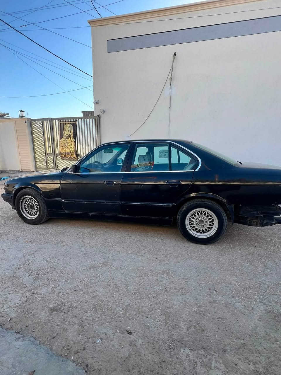 لسلام عليكم
للبيع 535 
رقم بغداد 
سنويه ساقطه ب 22 
عليه غرامه 400 الف ينزل من سعره 
شرط التحويل
بيه مكينه 30 مفتوح 
حداديه 70‎%‎
السعر 27 $وبيه مجال 
***********
