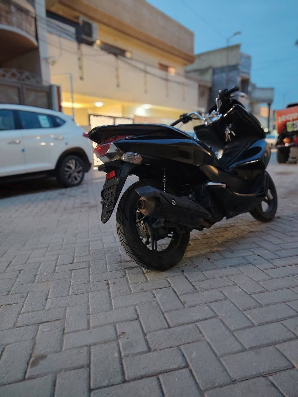 سلام عليكم PCX جيل اول للبيع مكاني بغداد الكريعات ***********
