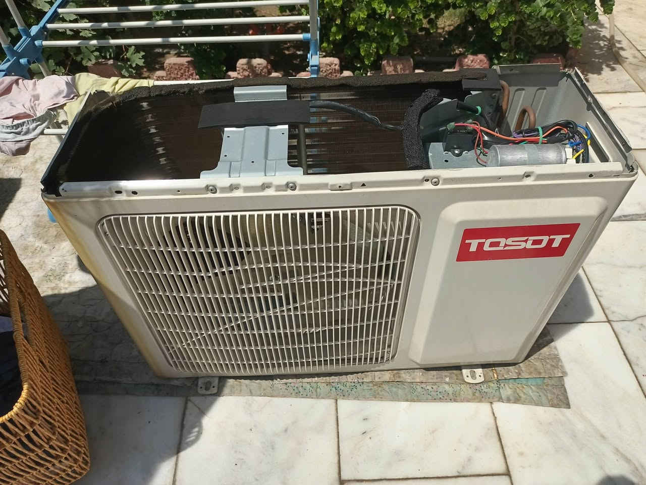 السلام عليكم .. 
سبلت جداري 1طن نوع TOSOT نظيف جدا مستخدم شي بسيط غاز الشركة بي شغال وجاهز. 
سبب البيع أخذنا 2طن ونريد انبيعة.
السعر 250 ألف 
مكاني بغداد الإعلام 
للاستفسار ***********
