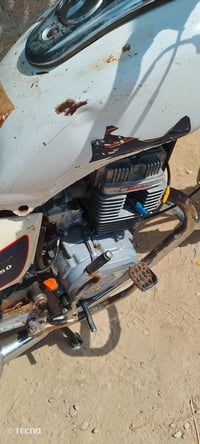 دراجه للبيع كامله المحرك سليم.07842259256 السعر 325 وبيهه مجال